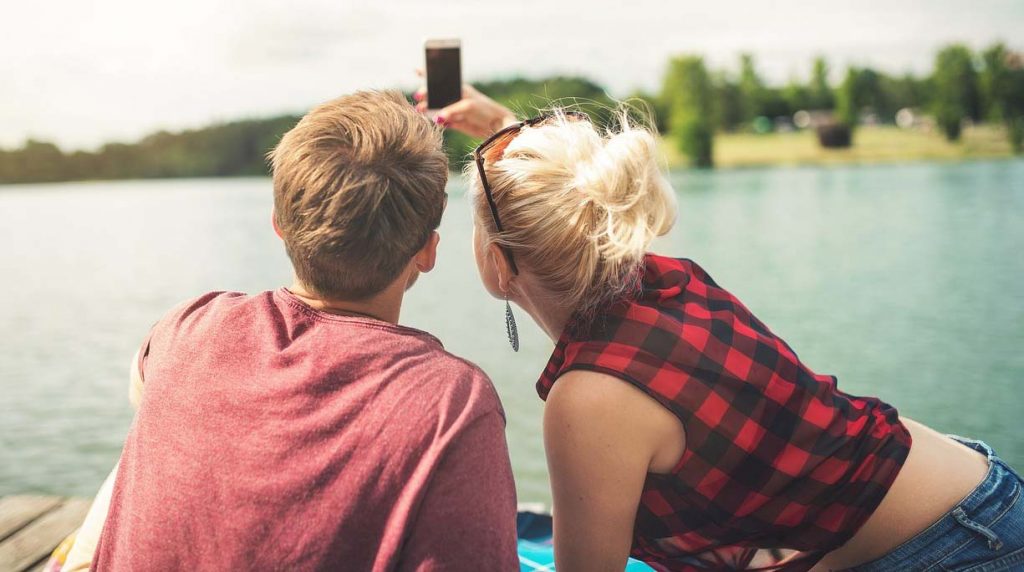 Modern Couples Love Smartphones